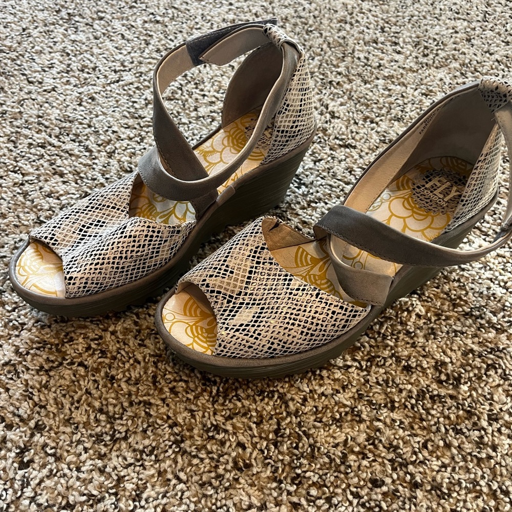 Stylish Gray Wedge Sandals fly London